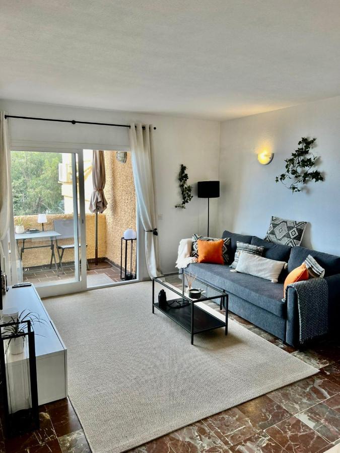 Front In Apartamento Estepona